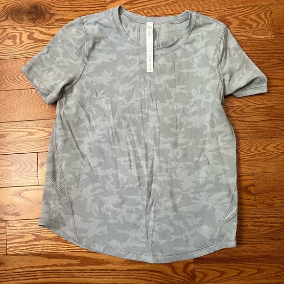 Swiftly tech relaxed fit short sleeve. - Picture 1 of 2